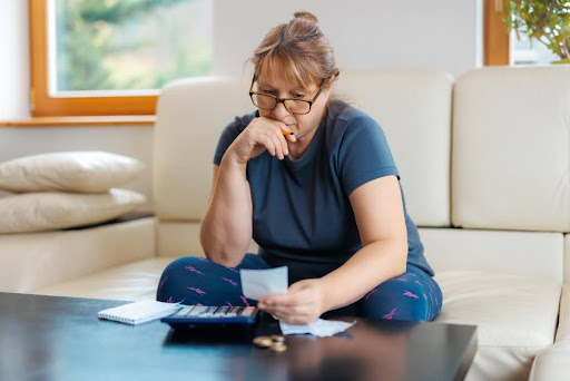 Woman settling up expenses